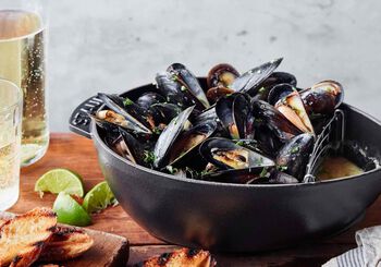 THAI MUSSELS WITH COCONUT MILK AND LEMONGRASS