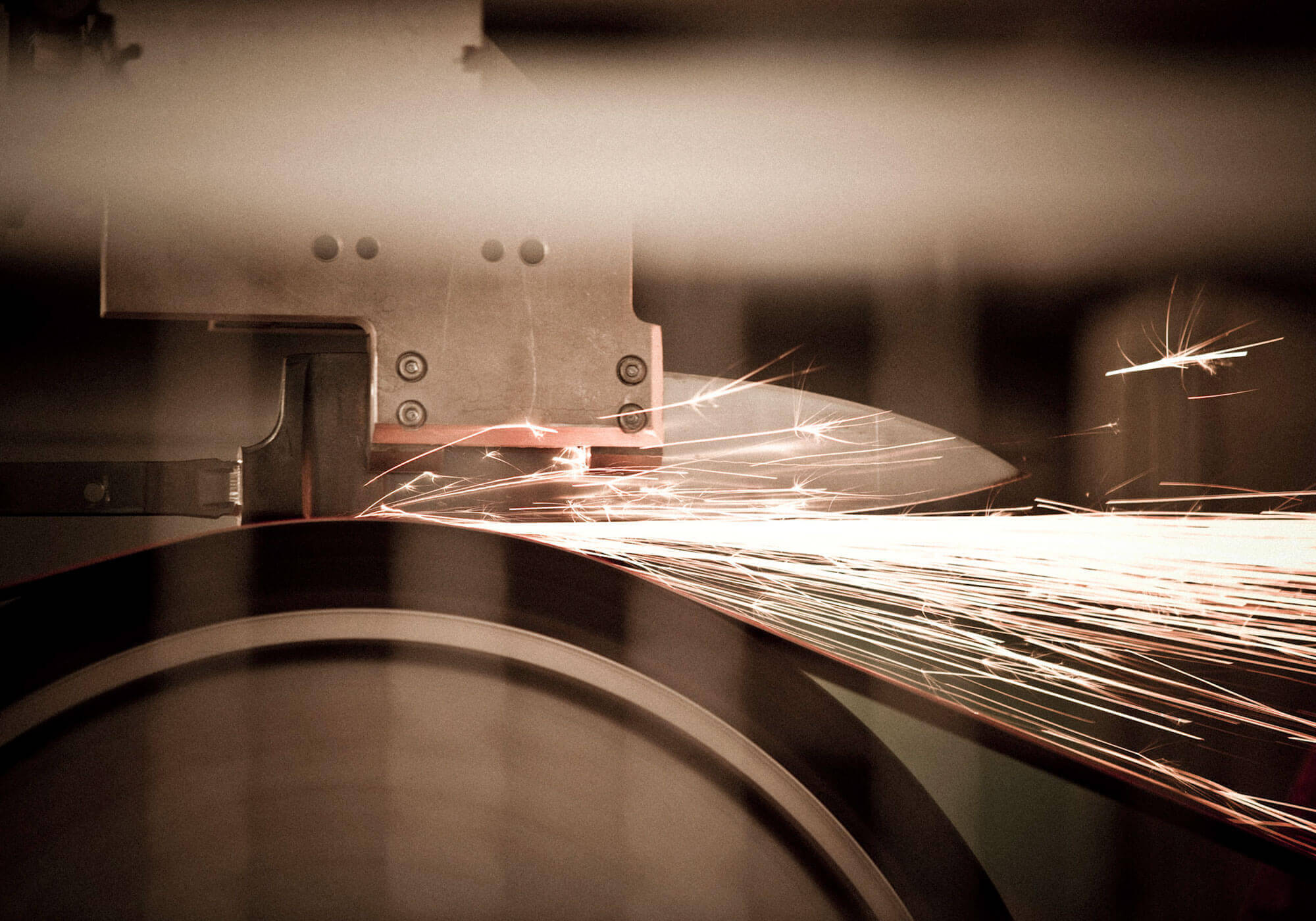 CRAFTED IN THE CITY OF BLADES – MANUFACTURING KNIVES